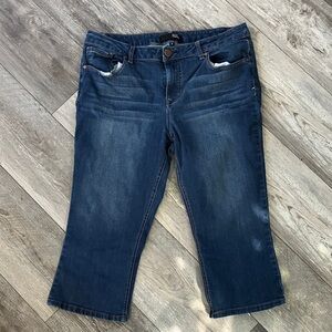 1822 Cropped Blue Jeans